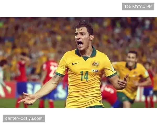 卢克肖关键战突然爆发!边路传中+高位逼抢主导比赛节奏 卢克肖关键战突然爆发!边路传中+高位逼抢主导比赛节奏